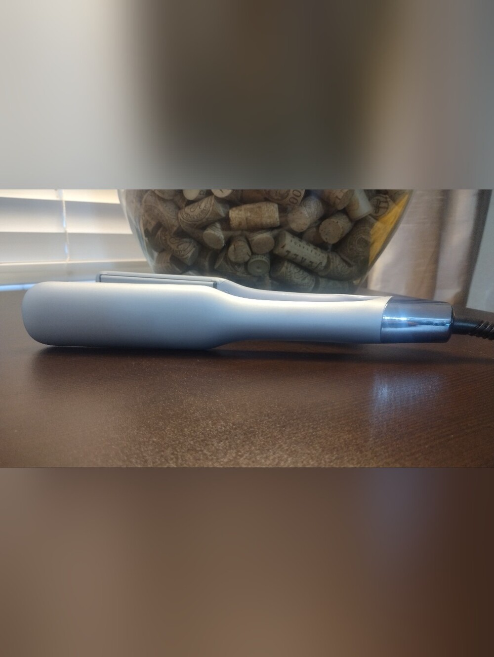 CHI 1 1/2 Inch Ceramic Flat Iron - Picture 4 of 4